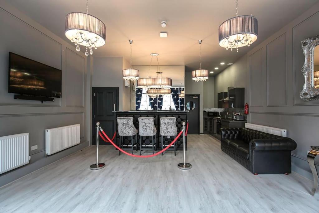 The V.I.P Suite - Sleeps 24! Best For Large Groups Liverpool Exterior photo