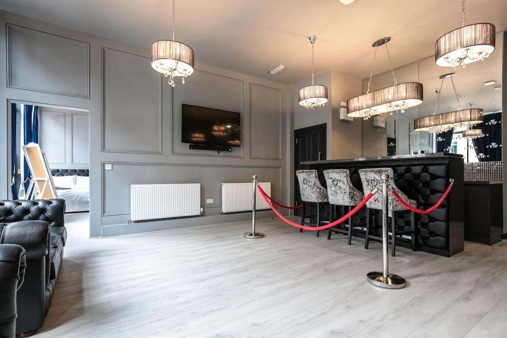 The V.I.P Suite - Sleeps 24! Best For Large Groups Liverpool Exterior photo