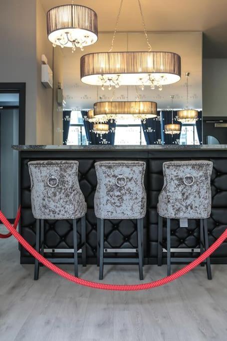 The V.I.P Suite - Sleeps 24! Best For Large Groups Liverpool Exterior photo