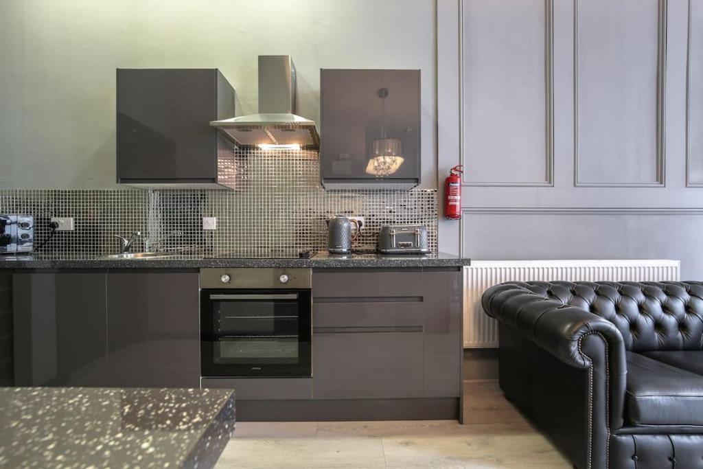 The V.I.P Suite - Sleeps 24! Best For Large Groups Liverpool Exterior photo